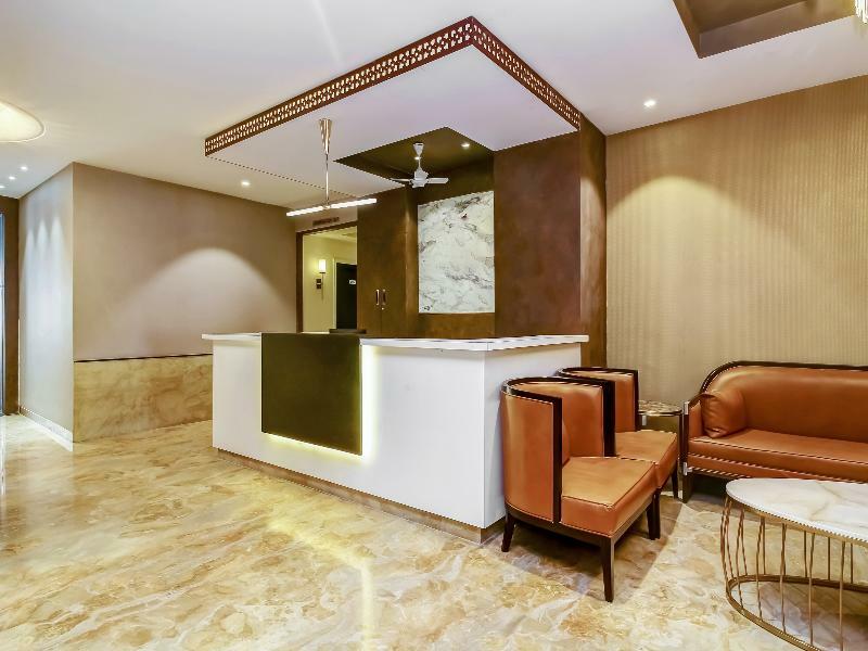 Capital O 28086 Sindhura Grand Hotel Haiderabad Buitenkant foto